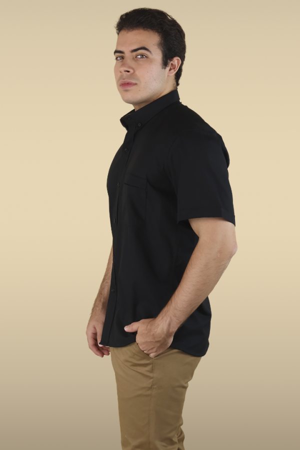 Camisa Negra Hombre Manga Corta De Algodón con Cuello Americano y Bolsa